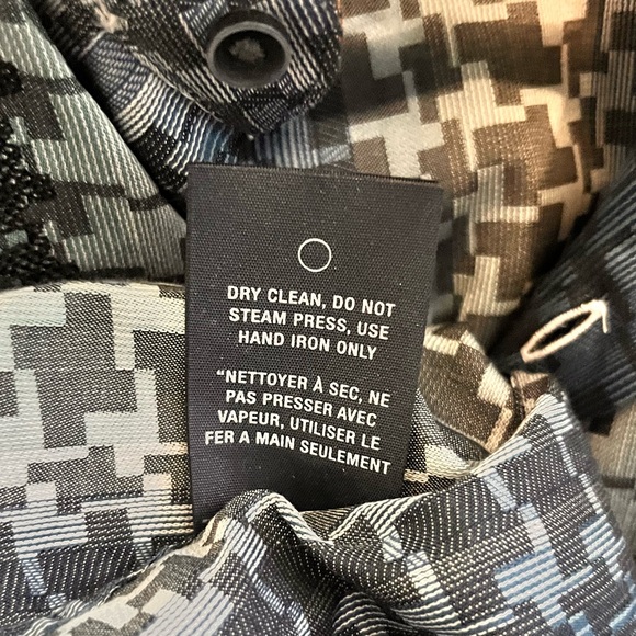 Robert Graham - Men’s Medium - Blue and White - 100% Cotton - Button Up Shirt - Picture 16 of 16